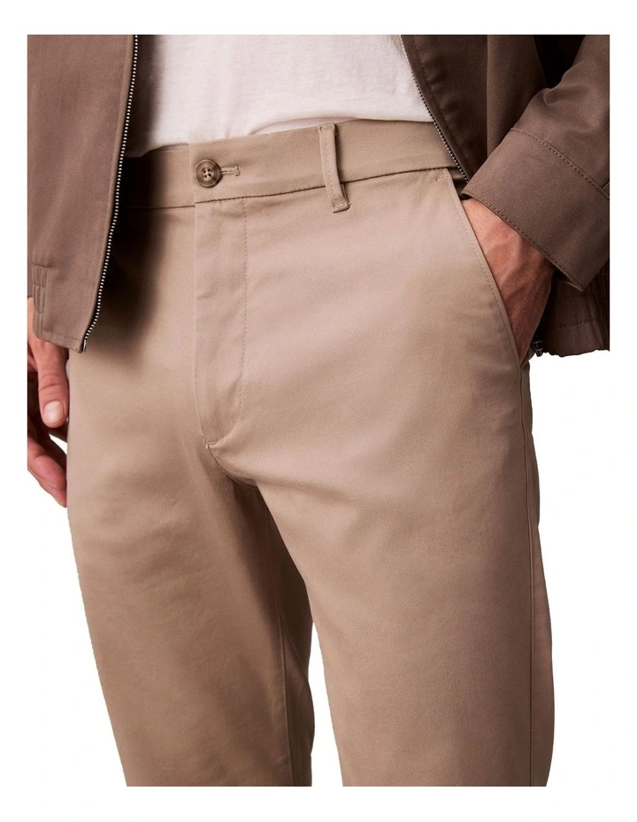 Slim Cotton Stretch Chino Trouser in Vintage Khaki image 3