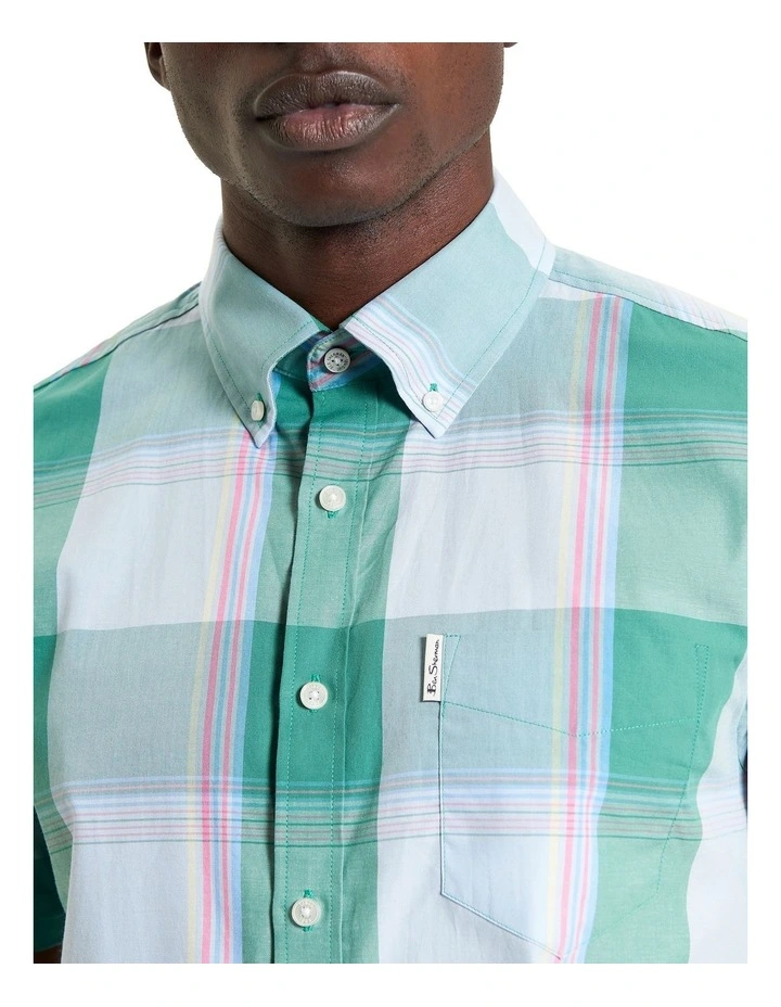 Overcheck Short Sleeve Shirt in Forest image 4