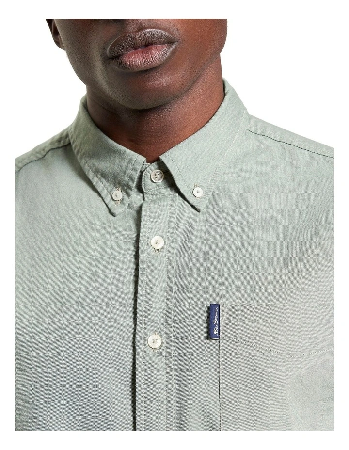 Signature Oxford Short Sleeve Shirt in Pale Khaki image 4
