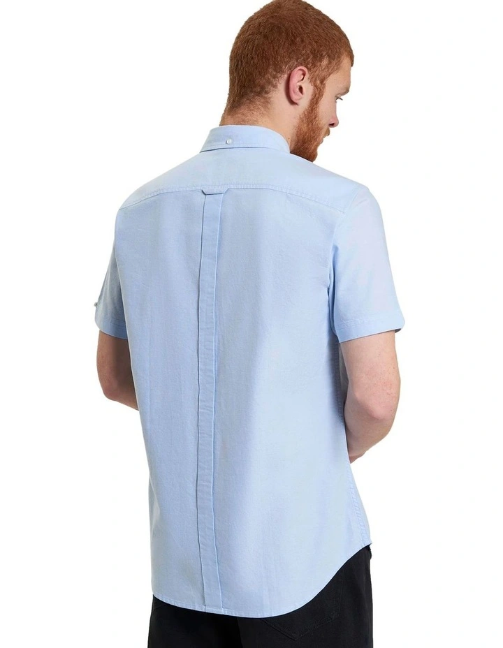 Signature Oxford Short Sleeve Shirt in Sky image 2