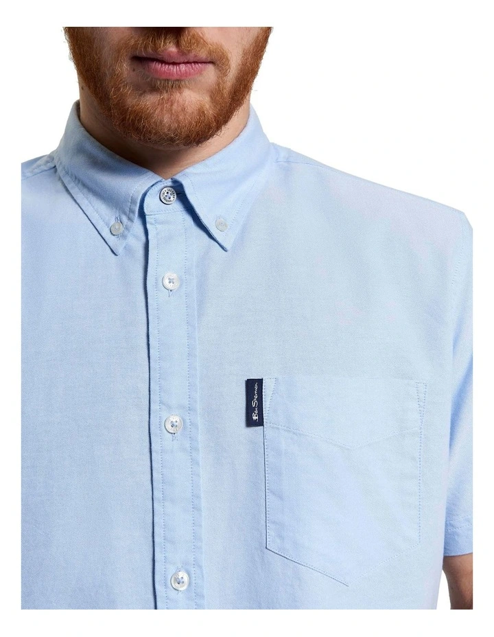 Signature Oxford Short Sleeve Shirt in Sky image 4