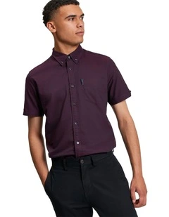 Signature Oxford Short Sleeve Shirt in Dark Wine