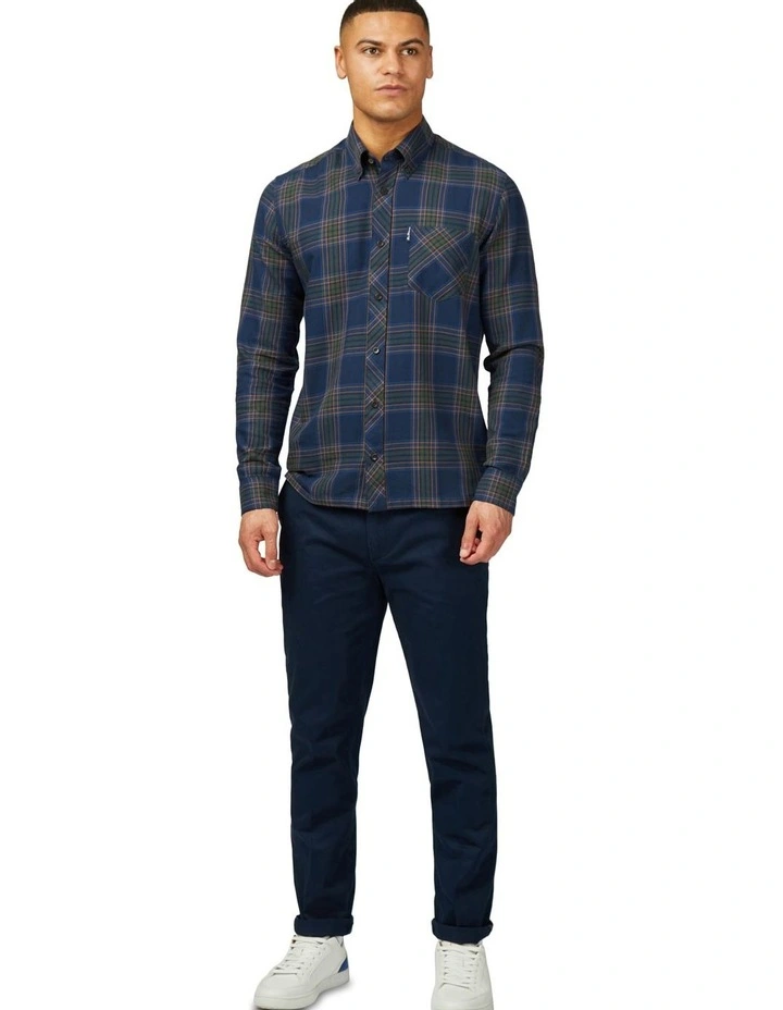 Signature Slim Stretch Chino in Dark Navy image 3