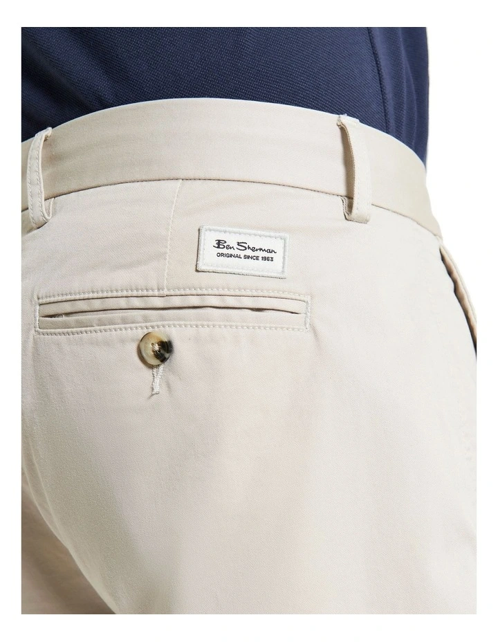Signature Slim Stretch Chino in Putty image 4