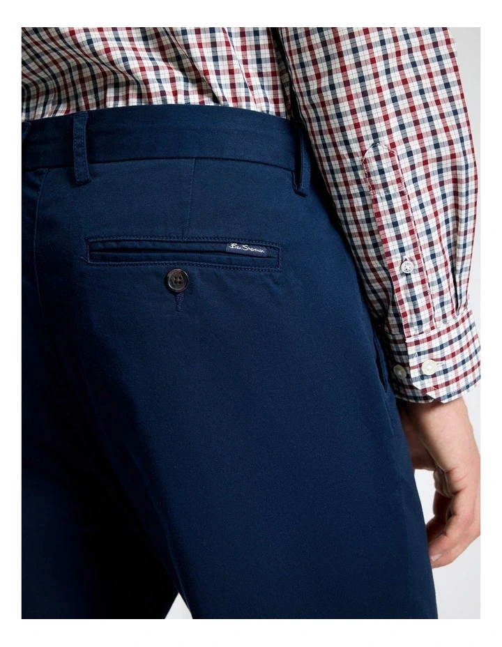 Signature Slim Stretch Chino in Dark Navy image 4