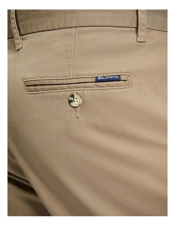 Signature Chino Short Stone image 3