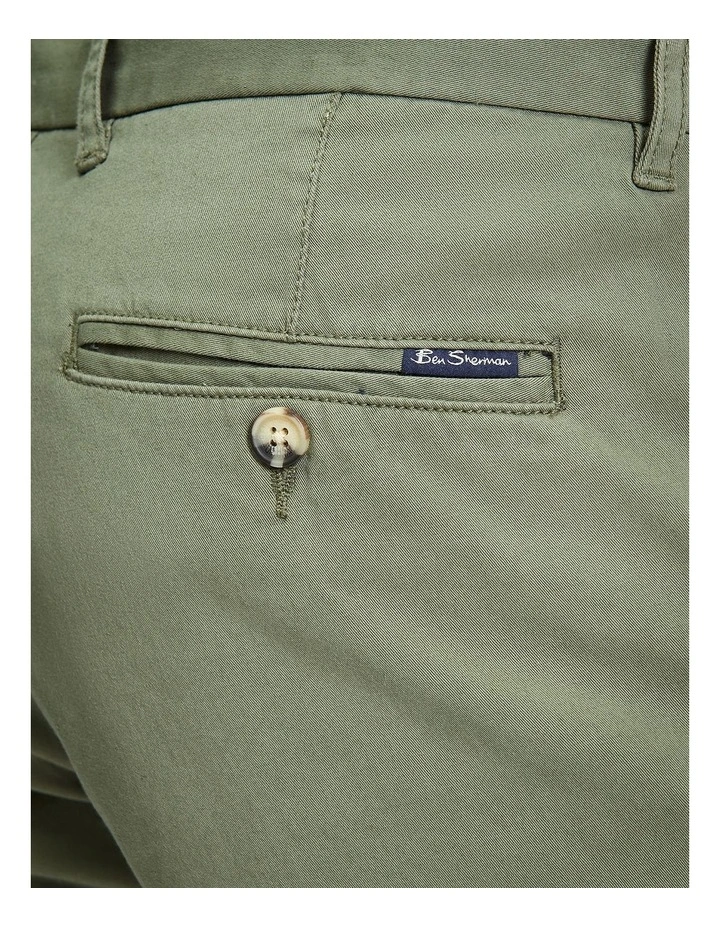 Signature Chino Short in Loden image 4