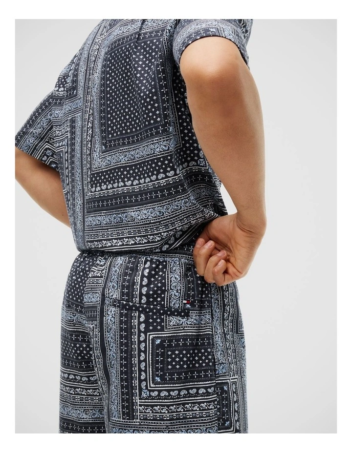 Dover Bandana Print 8 Inseam Shorts in Navy image 4