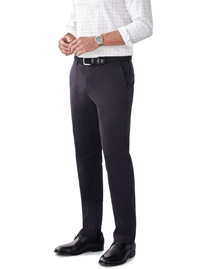 Comfort Chino Pant in Black image 4
