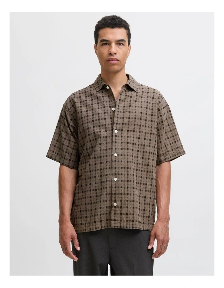 JPRBLACLIFF Dobby Short Sleeve Shirt in Beach image 1