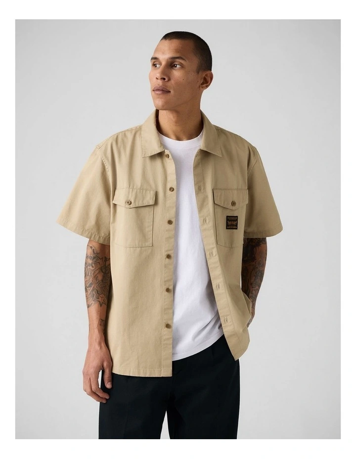 Short-Sleeve Worker Shirt in Undyed Ecru Greige image 1