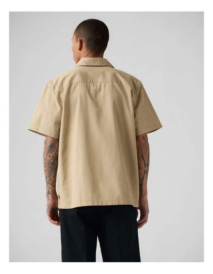 Short-Sleeve Worker Shirt in Undyed Ecru Greige image 2