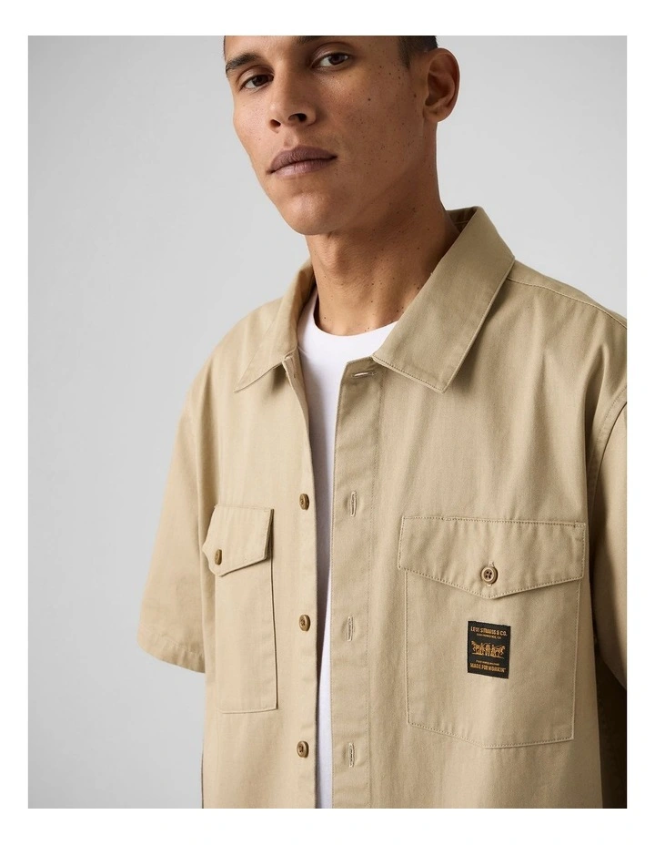Short-Sleeve Worker Shirt in Undyed Ecru Greige image 3