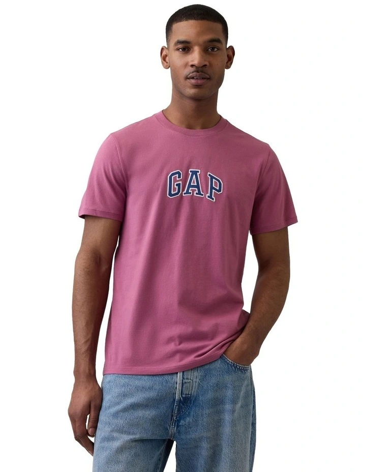 Intl New Arch T-shirt in Pink image 1