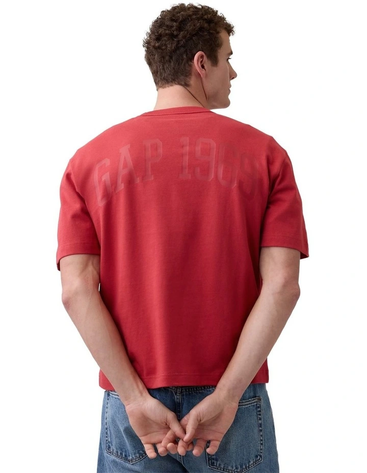 Intl Heavy Crop Length Logo T- shirt in Chakra Red image 2