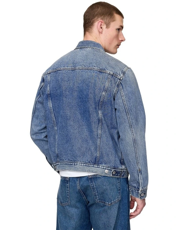 Icon Denim Jacket Sp22 in Medium Wash image 2
