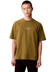 Short Sleeve Relaxed Fit Graphic Tee in Green