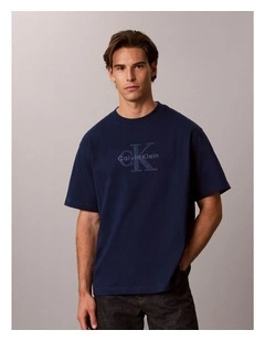 Short Sleeve Relaxed Denim Washed Monologo Graphic T-shirt in Pageant Blue