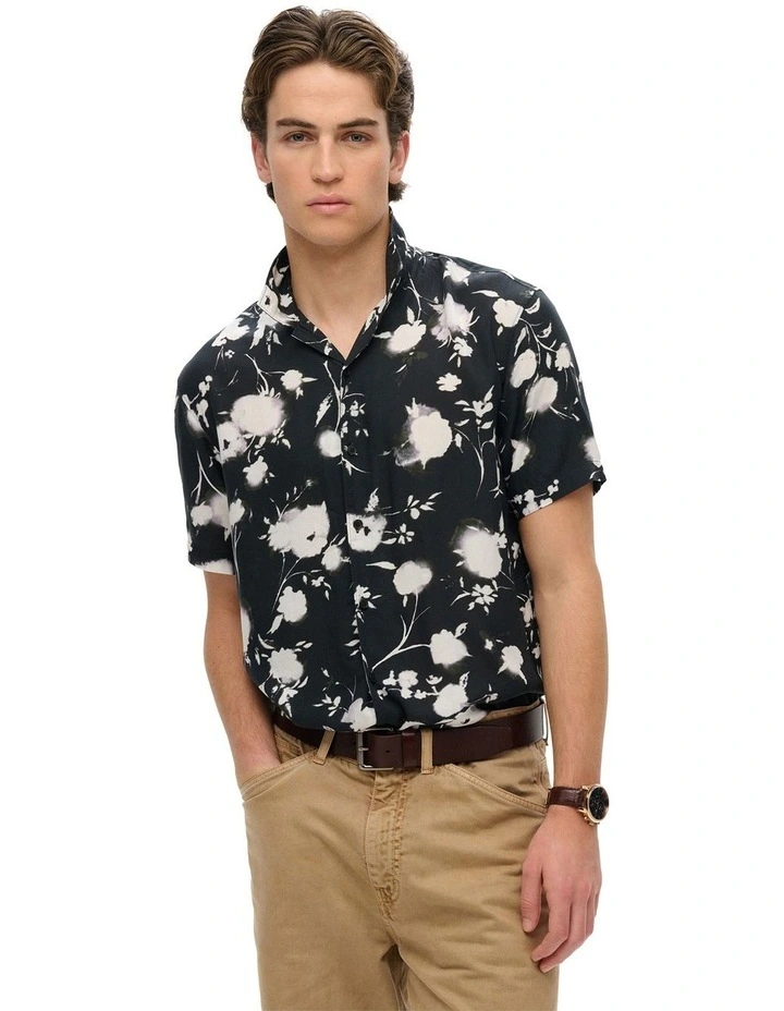 Short Sleeves Print Shirt in Abstract Floral image 1