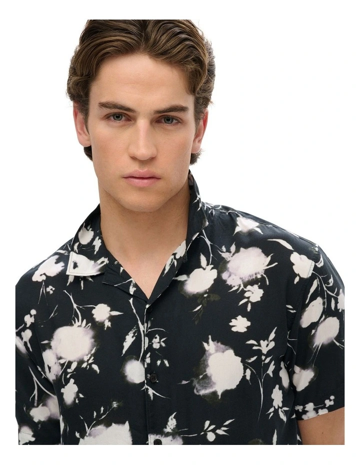 Short Sleeves Print Shirt in Abstract Floral image 2