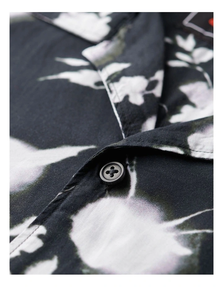 Short Sleeves Print Shirt in Abstract Floral image 3