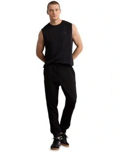 24/7 Jogger in Bold Black