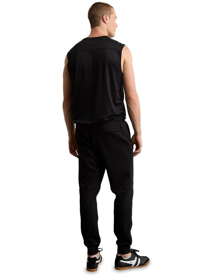 24/7 Jogger in Bold Black image 2