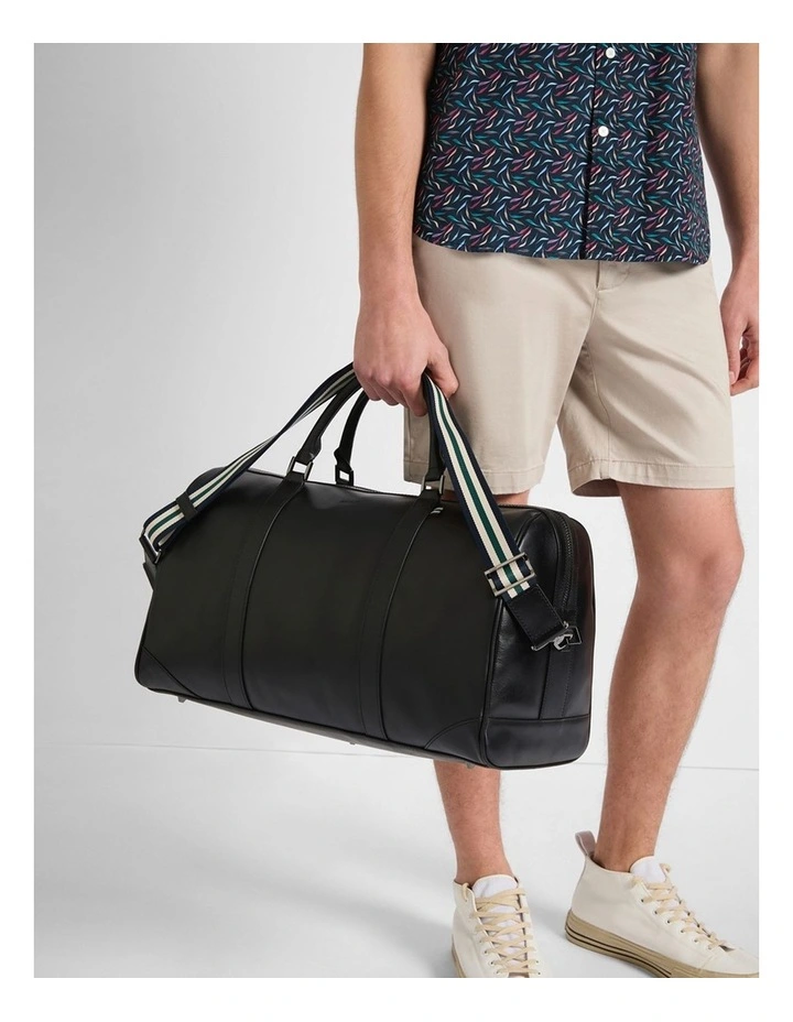 Colin Leather Holdall in Black image 2