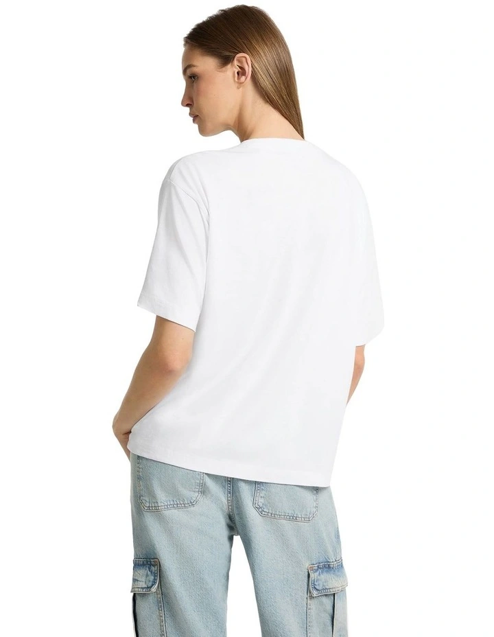Short Sleeve Crew Neck Oversized Curved Logo Tee in White image 4