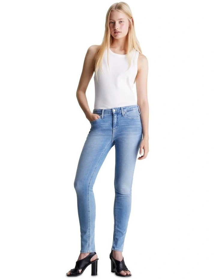 Mid Rise Skinny jeans in Denim Light image 4
