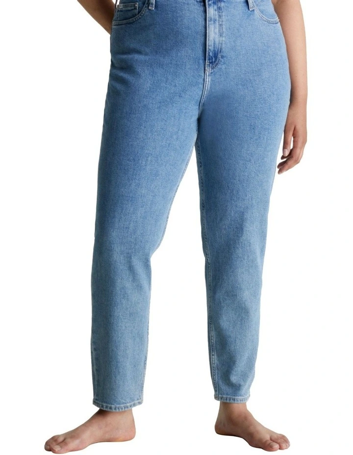 Mom Jean in Denim Medium image 5