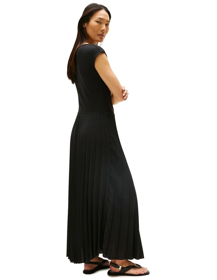 Pleated Fit And Flare Maxi Dress in Black image 2