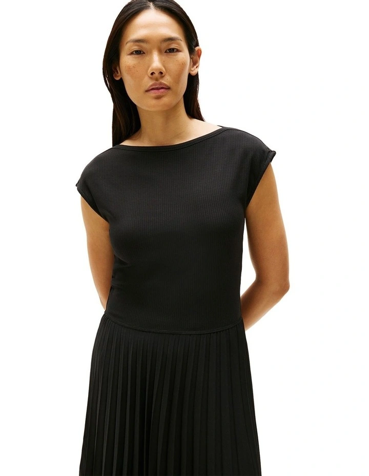 Pleated Fit And Flare Maxi Dress in Black image 4