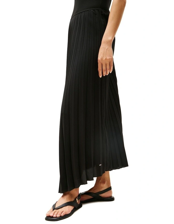 Pleated Fit And Flare Maxi Dress in Black image 5