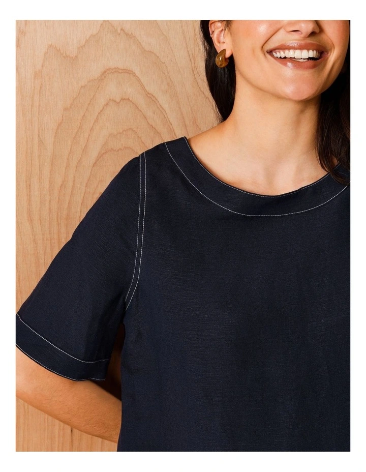 Short Sleeve Curved Hem Top In Navy With Contrast Top Stitch image 3