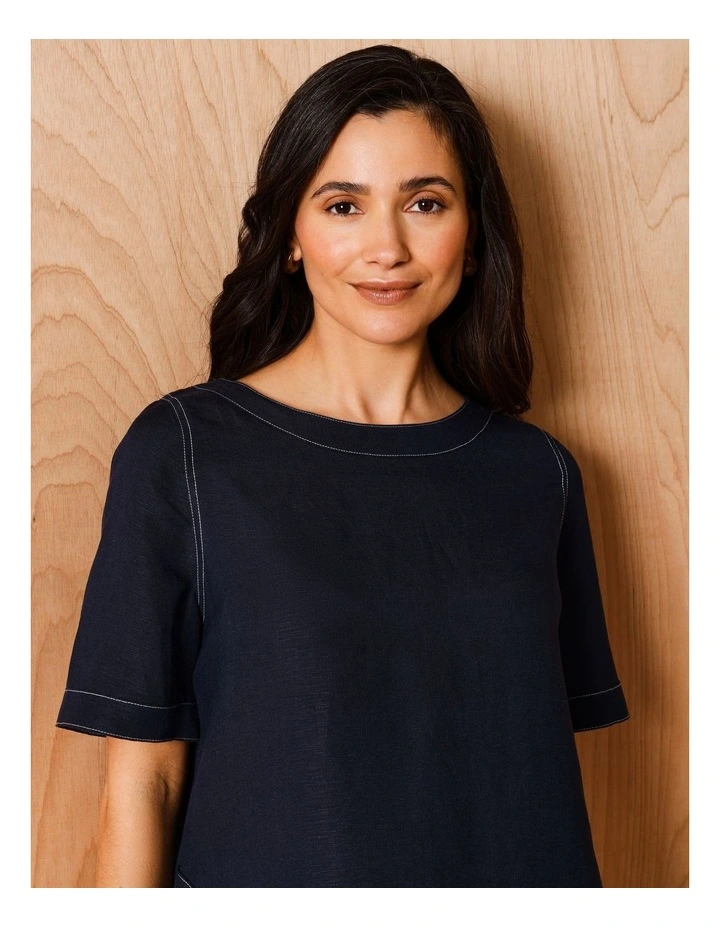 Short Sleeve Curved Hem Top In Navy With Contrast Top Stitch image 4