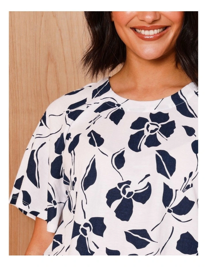 Sustainable Viscose Blend Short Flutter Sleeve Tee With Curved Hem In White/navy Graphic Print image 7