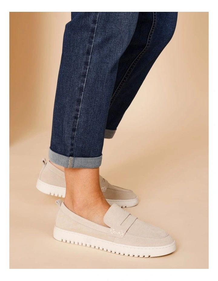 Wardrobe Staple Crop Denim Jean In Dark Blue image 4