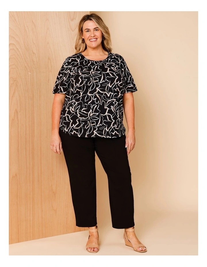 Wardrobe Staple Stretch Crop Pant In Black image 1