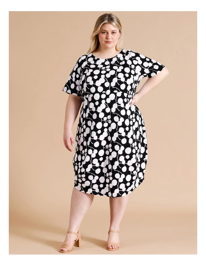 Short Sleeve Knit Dress With Darted Hem And Pocket in Black/White image 2