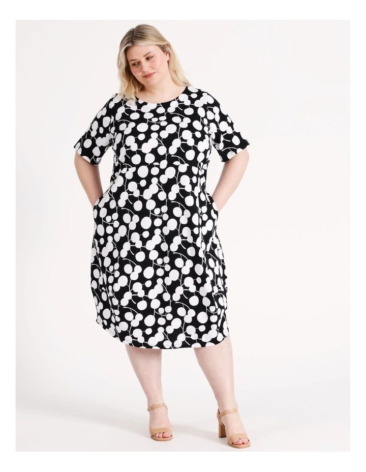 Short Sleeve Knit Dress With Darted Hem And Pocket in Black/White image 4