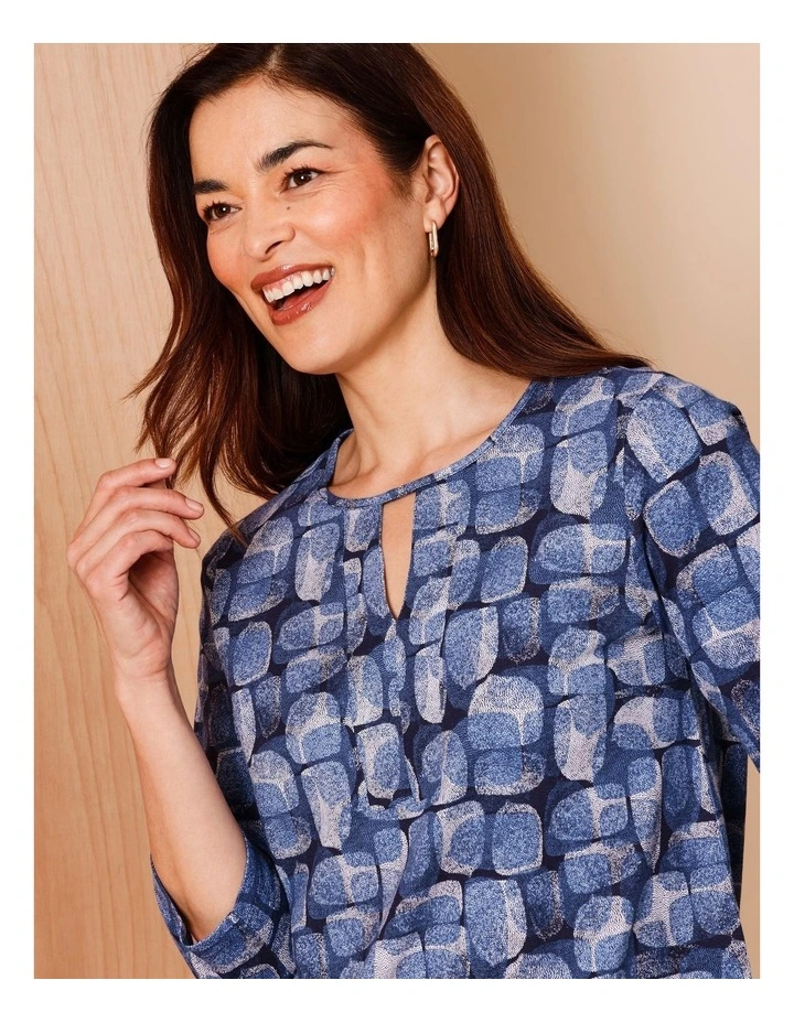 3/4 Sleeve Keyhole Tee in Blues Textured Spot Print image 2