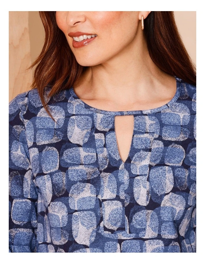 3/4 Sleeve Keyhole Tee in Blues Textured Spot Print image 7