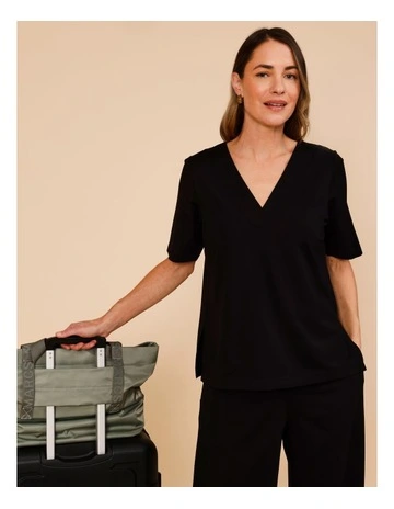 Short Sleeve V-Neck Tee In Black