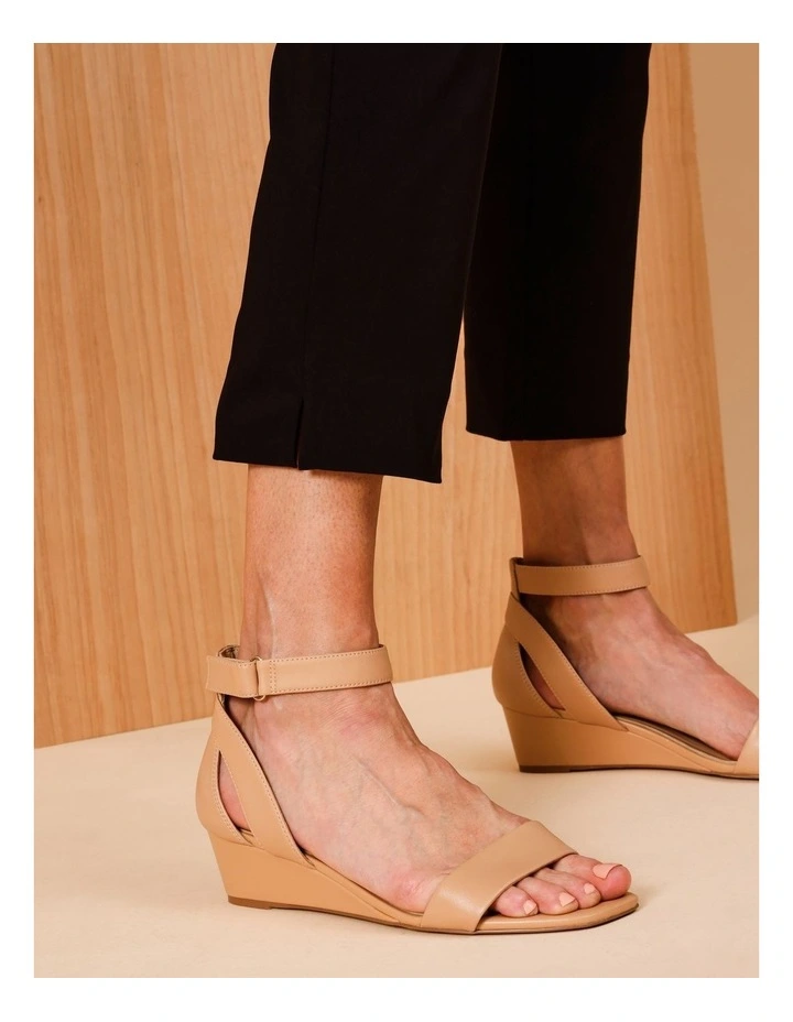 Wardrobe Staple Stretch Crop Pant In Black image 5