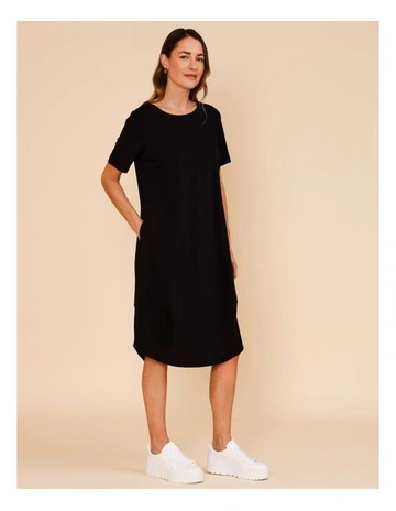 Short Sleeve Knit Dress With Darted Hem And Pockets In Black