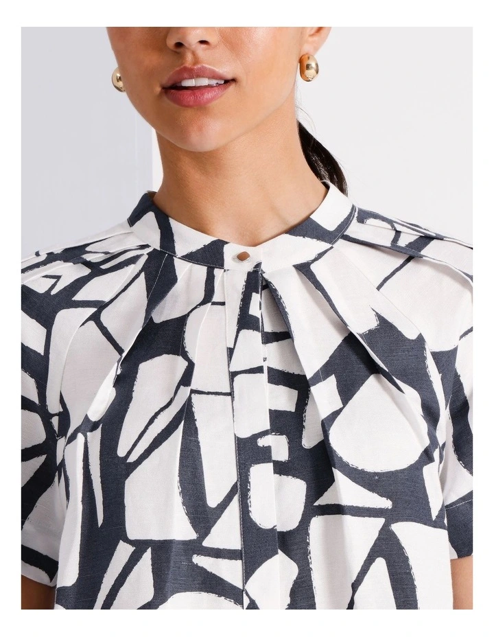 European Linen Blend Raglan Tuck Sleeve Shirt in Indigo image 7