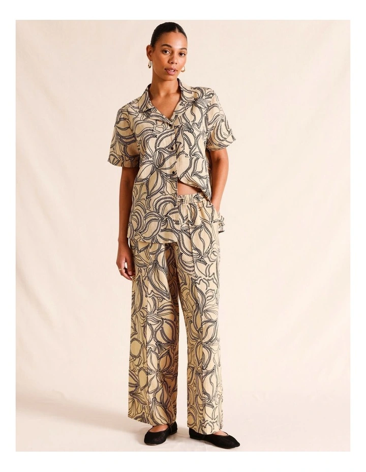 European Linen Short Sleeve Shirt in Sand image 2