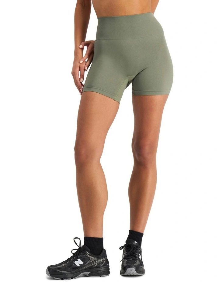 Move Seamless Hot Short in Hike Club image 1