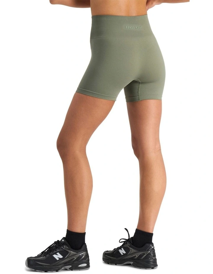 Move Seamless Hot Short in Hike Club image 2